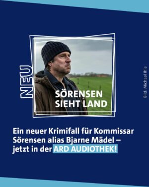 Bjarne Mädel Instagram - Ein neuer Fall für Sörensen alias Bjarne Mädel! Wieder ermittelt der Kommissar im vermeintlich beschaulichen Katenbüll. „Sörensen sieht Land“ hört ihr ab sofort in der ARD Audiothek. Den Link findet ihr in der Bio.

Und darum geht’s: Während der Jubiläumsfeier des Katenbüller Einkaufszentrums rast ein Auto in die Menschenmenge. Es gehört einem alten Bekannten von Sörensen – ausgerechnet Polizeianwärter Malte Schuster. Doch der saß nicht am Steuer, denn wenig später findet man den Wagen an einem Baum inmitten der tristen nordfriesischen Einöde. Am Steuer eine weibliche Leiche.

Die Hörspielreihe um Kommissar Sörensen ist schnell legendär geworden. Autor und Hörspielregisseur Sven Stricker hat die Rolle seinem Hauptdarsteller Bjarne Mädel auf den Leib geschrieben. Die Verfilmungen von „Sörensen hat Angst“ und „Sörensen fängt Feuer“ könnt ihr übrigens in der @ardmediathek ansehen.

#sörensen #sörensensiehtland #bjarnemädel #svenstricker #nordfriesland #katenbüll #krimi #podcast #deutschepodcasts #ard #ardaudiothek