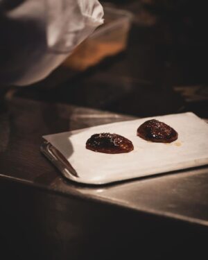 Björn Frantzén Instagram - Duck “périgourdine”, dates, caramelized citrus & foie gras.

Challans duck, from France’s Loire region, that we dry-age, brush with its own rendered fat, and bake over the birch wood fireplace🔥Topped with grilled Medjool date filled with an emulsion of caramelized citrus, hazelnut oil, and foie gras fat, and served with Périgourdine sauce @restaurantfrantzen