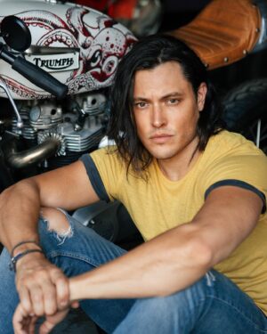 Blair Redford Instagram - Zen and the Art of Motorcycle Maintenance 🧘‍♂️🔧 ///////////📷: @davidramsstudios