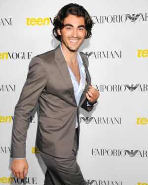 Blake Michael Instagram - Letting my camera roll choose my posts, this memory popped up circa 2015 
Happy Monday ✌️✨
