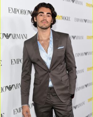 Blake Michael Instagram - Letting my camera roll choose my posts, this memory popped up circa 2015 
Happy Monday ✌️✨