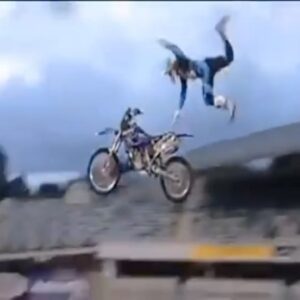 Blake Williams Instagram - #Mondays are always tough, so easy to forget some of the most important basic things, like ur bike 🤷🏻‍♂️ don’t worry Steve we’ve all done it 🤔😂 holy grab to one hand Indy to rock solid to fresh air the seat to wind up the windows…. Gotta be the biggest combo ever done 🤷🏻‍♂️🤘🏻