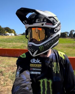 Blake Williams Instagram - Look good feel good 😂😂😂 @bellhelmets @oakley @alpinestarsmx