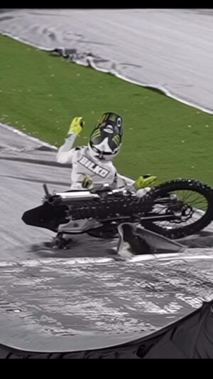 Blake Williams Instagram - So i had a bit of a bust up @freestylekings show Saturday night. I haven’t stepped off a 360 since 2008 @xgames Mexico when i did a no hander and the bars turned back. This time i had to use the left ramp and was too worried about drifting left as i always do, and was meant to pull back harder to compensate. Let’s just say it didn’t go right and i was forced to eject. Thank god for airbag landers as i walked away pretty much unscathed!

Thank you to all who reached out to check in on me i really appreciate it!

Also thanks to @joshhannah_fk and the whole @freestylekings crew for having me! Show was a blast!