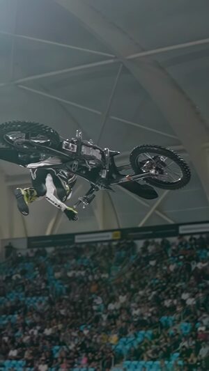 Blake Williams Instagram - Crazy crash by @bilkofmx! He got VERY lucky to walk away from this huge 360 attempt tonight at the Gold Coast Freestyle Kings LIVE! #BlakeBilkoWilliams #Bilko #360 #Motocross @cbussuper.stadium @teg_sport @boostaus