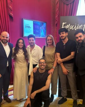 Blas Cantó Instagram - Felicidades por esta iniciativa hermosa. @amplific.arte @julioreyesmusic 

Me ha encantado hablar con SM La Reina Letizia y comprobar en primera persona su compromiso con la salud emocional de tantos jóvenes, hoy en el @teatro_real 

@teo.bok @angelesarboleda @juliadebis @iamsaraabad @joaquina y demás, estuvieron increíbles! 

Gracias Casa Real por tratarnos tan bien, y a todos los colegios que estuvieron allí hoy! Cuando me pasen las fotos oficiales las compartiré con vosotros 💫