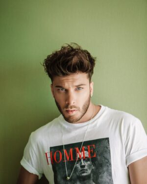 Blas Cantó Instagram - Three years ago, @blascanto_es book was launched with a journey through his artistic career. Many of these photos were taken on the island of Ibiza by @javiergonzalezby . Today we show you our favorites. @iam_creativestudio 

Hace tres años se lanzó el libro de @Blascanto haciendo un repaso sobre su carrera artística con fotografías tomadas por el fotógrafo @javiergonzalezby. Muchas de estas fotos las realizamos en la isla de Ibiza. Hoy os enseñamos nuestras favoritas. 📖📸 @iam_creativestudio