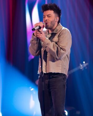 Blas Cantó Instagram - 🎤 @blascanto_es en exclusiva no noso plató cantando o seu último sinxelo “Tú nunca me has querido”. Que vos pareceu? 🥰

—

🎤 @blascanto_es en exclusiva en nuestro plató cantando su último sencillo “Tú nunca me has querido”. ¿Qué os ha parecido? 🥰

#TVG #CTV #BlasCantó #TNMHQ #Bamboleo