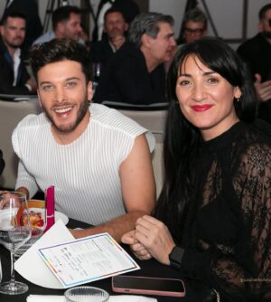 Blas Cantó Instagram - Ayer recibí el premio @diversaglobal a la Música, y me sentí tremendamente emocionado. 🥹💫 siempre he hablado en público y no tengo problema con eso, pero ayer se hizo muy difícil, no me salían las palabras. Gracias a @noediazsz @dangeloous y @noor.alamarty que hicieron un poco de terapia conmigo para descorchar todo lo que tenía que decir 😍 

Nunca antes me habían dado un premio por simplemente SER, y eso es sencillamente precioso. 

Gracias @beajarrin por entregarme el premio y a todos los amigos y amigas que vi ayer, sois maravillosxs.

 📸 @juliaroblesfoto