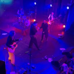 Blas Cantó Instagram - Gracias desde lo más profundo de mi corazón. ♥️ Veros tan cerca en estos conciertos ha sido extraordinario. 

Gracias a los artistas que me quisieron acompañar en el concierto de Madrid (@niacorreia, @leroysanchez, @yadamandres, @martasotooficial y @mariaparrado_oficial_) familia, amigos… gracias por acompañarme en este viaje. 🧳 Hasta el infinito 🚀 y más allaaaaaaá 💫