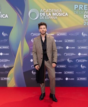 Blas Cantó Instagram - 1, 2 o 3? 🙃

Felicidades @academusica por estos primeros premios. Me encantó formar parte de algo histórico. 💫 @karllagerfeld @jairovilladaj @swarovski