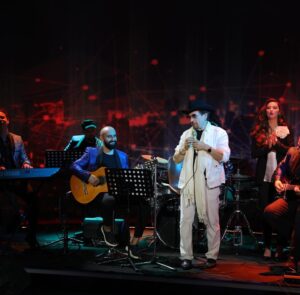 Blerta Tafani Instagram - Jeni gati për të përjetuar të tjera emocione?

“Një natë sa një jetë” 🎶vjen ketë të dielë në një tjetër mbrëmje nostalgjie✨! 

Frederik Ndoci takohet në studio me miq, ndajnë kujtime të patreguara më parë, emocione dhe padyshim muzikë për të gjithë publikun.

Na ndiqni në ekranin e RTSH 1 në shoqërinë e @blertatafani 

#rtsh #njenatesanjejete #nostalgji #blertatafani #frederikndoci #yjetshqiptare #muzike