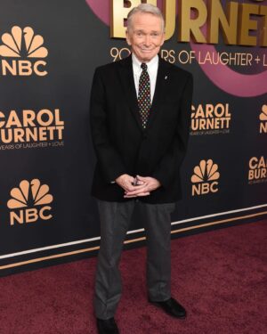Bob Mackie Instagram - Bob Mackie with @officialbernadettepeters in one of his custom designs. Scroll to see the other stars who wore Bob’s couture designs on the red carpet last night, including; @itscarolburnett @kchenoweth and @katyperry 

The Carol Burnett: 90 Year’s Of Laughter   Love’ Birthday special will air on @nbc, on April 26th at 8/7 CST #MackieMagic