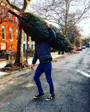 Bobby Cannavale Instagram - Let’s go, Christmas. I’m ready for you. (possible torn rotator cuff) 🎄