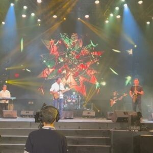 Bobby Chinn Instagram - About last night… I love Vîetnam, I came as a foreigner, and left feeling Vietnamese! I made great friends, got live out my dreams in the culinary world and took Karaoke a step further where I get to do gigs like this. I couldn’t have achieved any of this without the support of so many people, my staff, my friends, some turned adopting me like family. Humbled and honored to be part of all of this. To be able to return, catch up, jam with friends reinforces my love of Vîetnam. A huge thank you to @mindycoppin and the organizer & promoter @buihuytuan and his team that put on a world class production. Collosal thank you to my friends/ band mates @huydrums @nguyenlong76 

HCMC’s second “Ho Do" International Music Festival 2022 which took place in Nguyen Hue walking street in District 1 and Thu Thiem 2 Tunnel Park in Thu Duc City on December 8-11, attracting over 150,000
