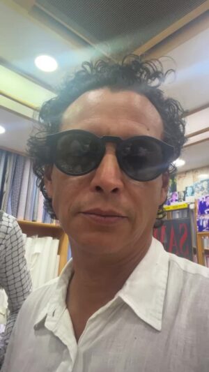 Bobby Chinn Instagram - #livestream #roshanmelwani #samstailor #tiktoktailor #bespokemenswear #hongkong #bobbychinn