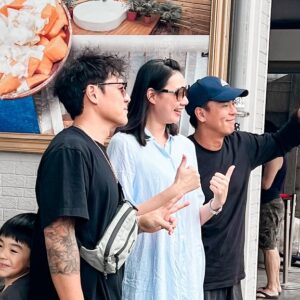Bobby Dou Instagram - 一個花東一條線的旅程
一起玩耍
一起遛小孩
有人放電
有人充電
輕輕鬆鬆
沒有眉角的小日子
真實且舒服
充實也快樂
迎接新年的節奏
謝謝長輩們的疼愛

#2024 
#龍歡喜 
#口袋名單get✔️ 
#野獸派教養