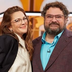 Bobby Moynihan Instagram - @bibbymoynihan’s daughter wants to invite Pennywise over to play 🎈