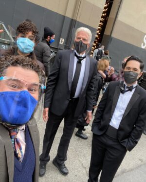 Bobby Moynihan Instagram - 🌴Tonight! The SERIES finale of Mr. Mayor! @nbc SPOILER ALERT: EVERYONE DIES!!! 🌴