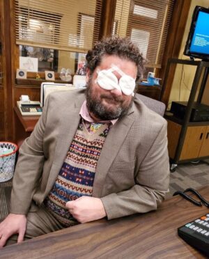 Bobby Moynihan Instagram - 🌴Tonight! The SERIES finale of Mr. Mayor! @nbc SPOILER ALERT: EVERYONE DIES!!! 🌴