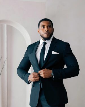 Bobby Wagner Instagram - Fit for Business #Year11 

📸 @ravieb