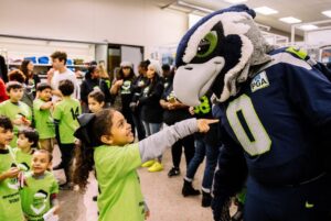 Bobby Wagner Instagram - Giving back has always been important to me and each year I try and find a way to spread love during the holidays. This year I decided to take 98 kids on a shopping spree with hopes of spreading love and holiday cheer. It was a great day for everyone! 
Thank you to everyone that made it possible, @lash_hurst  @elmnt13 @chickfila_Bellevue @modpizza @Safeway @Microsoft @Target @trophycupcakes @livv.design @snapcustomclothing @inkerprints
