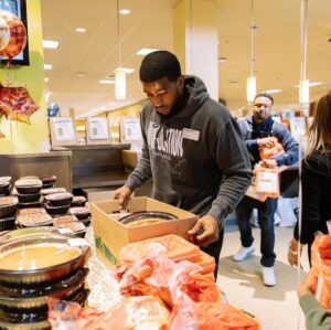 Bobby Wagner Instagram - I want to thank @safeway for their recent partnership. With Safeway’s support I was able to continue my mission to help those in need, by packing and delivering meals to the @LIHIhousing encampment sites to ensure no-one goes without a meal.‬