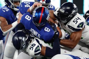 Bobby Wagner Instagram - Great team win! Just gettin’ started 👏🏾🤲🏾