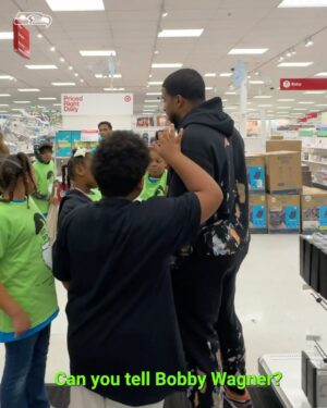 Bobby Wagner Instagram - Bobby Wagner: linebacker, Man of the Year nominee, and Secret Santa. 🎁