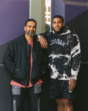Bobby Wagner Instagram - Making excellence a reality with my #JumpMan family ! Stay winning, Inglewood

@jumpman23 x @findyourhilltop x @platinumcuts.barbershop