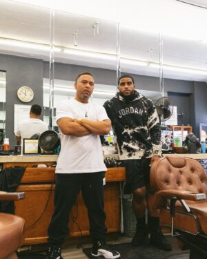 Bobby Wagner Instagram - Making excellence a reality with my #JumpMan family ! Stay winning, Inglewood

@jumpman23 x @findyourhilltop x @platinumcuts.barbershop
