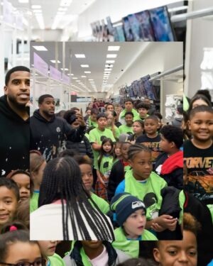 Bobby Wagner Instagram - Bobby Wagner: linebacker, Man of the Year nominee, and Secret Santa. 🎁