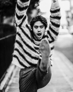 Bojan Cvjetićanin Instagram - NEW SINGLE EVERYBODY’S WAITING IS OUT!! WHY AM I SCREAMING?!? CAUSE I’M ECSTATIC 😭❤️ LINK IN BIO! STREAM, BABY STREAM 🎶

Photo by the incredible @damon_baker who heard the song, internalized the song and did his magic 🫶🏻