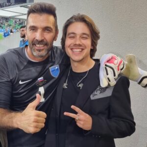 Bojan Cvjetićanin Instagram - You usually don’t sing on the football pitch with Mr. Gianluigi Buffon but I did it anyway 😛✌🏻❤️