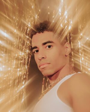 Boman Martinez-Reid Instagram - Every Bomanizer Christmas episode from the Bomanizer cinematic universe 🎄🤭🎄(@eden.graham @anabee_martinez @alyssanjmichael)
•
First photo by the legendary @jpg.eden ily 💛💛💛