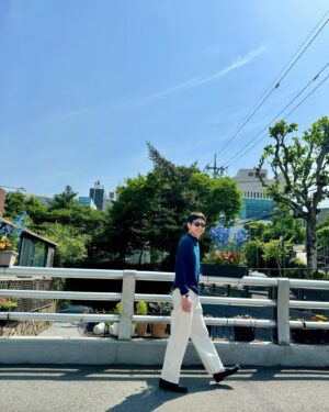 Bong Tae-gyu Instagram - 파란색에서 초록색으로 자연스러운 흐름🔵🟣🟢