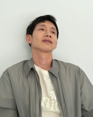 Bong Tae-gyu Instagram - 촬영을 하고 있습니다. 좋은 작품을 보여드릴 수 있을 거 같아 많이 설렙니다:) 출근하듯이 SBS 라디오 107.7 ‘아름다운 이 아침 봉태규입니다’ 줄여서 ‘아침봉’ DJ도 행복하게 하고 있고요. 틈틈이 데이트도 하고 있습니다. 생각보다 바쁘게 지내고 있군요… #고당도 #아름다운이아침봉태규입니다 #아침봉 #봉그레