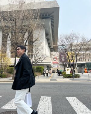 Bong Tae-gyu Instagram - 새 옷을 입고 룰루랄라 ‘아름다운 이 아침 봉태규입니다’ 로 출근을 했던 날😆