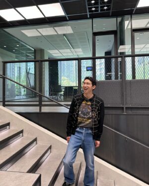 Bong Tae-gyu Instagram - 멋내고 촬영했지요😎 #방구석1열
