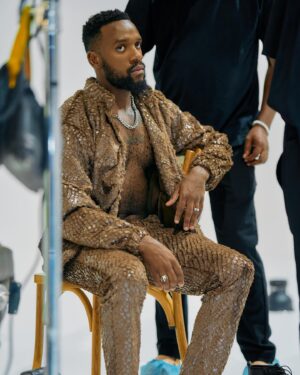 Bonko Khoza Instagram - Loko no bayiza niya kaya mina anaha tlheli
Loko no kuma na makhwaya futhi anaha tleli
Na Madjozi ma n’wu tiva ku anga hanyeki
Lavo bayiza vani zamba vari avaha ngeti