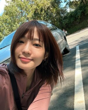Bonnie Wang Instagram - 我終於停好車囉⋯⋯

安全第一，避免成為三寶，過彎減速慢行，
以及忽視後方的喇叭聲：）都讓你過，謝謝！