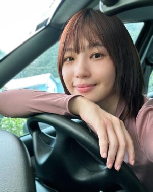 Bonnie Wang Instagram - 我終於停好車囉⋯⋯

安全第一，避免成為三寶，過彎減速慢行，
以及忽視後方的喇叭聲：）都讓你過，謝謝！