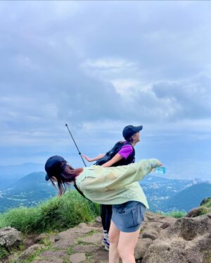 Bonnie Wang Instagram - 請問這樣的女力打幾分～～？

仙女姊姊說這是一座爬過就會愛上的山
路線難易適中且視野遼闊
流汗之後全身都好舒服
感謝大自然淨化了我

漂亮姊姊們要求放上最後一張
因為她們說要鼓勵大家多運動
希望追蹤我們的每一個人
都可以健健康康的 
開心每一天✌🏻

#仙女姊姊帶我飛
#你今天運動了沒
#七星山 #climbing