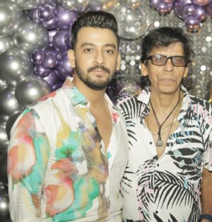 Bonny Sengupta Instagram - Happy Father Day Papa ❤️❣️
@anupsengupta59 

My inspiration & My Hero 🤗🤗 
Thank you for everything..
