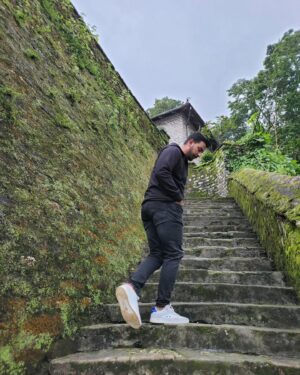 Bonny Sengupta Instagram - Tum mujhe coffee do main tumhe poses dunga 😜😁☕️☕️

#love #for #coffee #hills #throwback #kalimpong #poser 😝