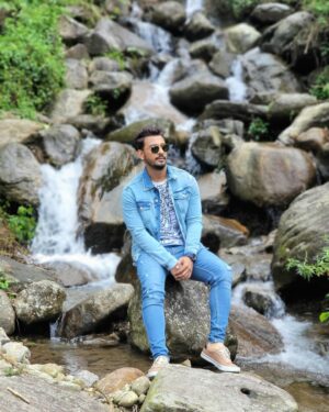 Bonny Sengupta Instagram - Swipe left for more 😉

#poses #back #to #back #mountains #love #chill #waterfall #blue #sky
