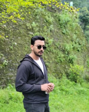 Bonny Sengupta Instagram - Tum mujhe coffee do main tumhe poses dunga 😜😁☕️☕️

#love #for #coffee #hills #throwback #kalimpong #poser 😝