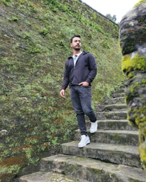 Bonny Sengupta Instagram - Tum mujhe coffee do main tumhe poses dunga 😜😁☕️☕️

#love #for #coffee #hills #throwback #kalimpong #poser 😝
