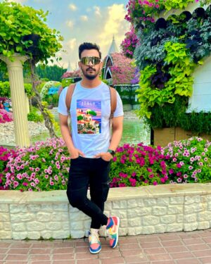 Bonny Sengupta Instagram - Dubai Diaries !! Miracle Garden u beauty 😍

#photo #dump #dubai #miracle #garden #love #travel #pose #casual #life #enjoy