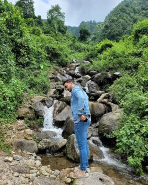 Bonny Sengupta Instagram - Swipe left for more 😉

#poses #back #to #back #mountains #love #chill #waterfall #blue #sky